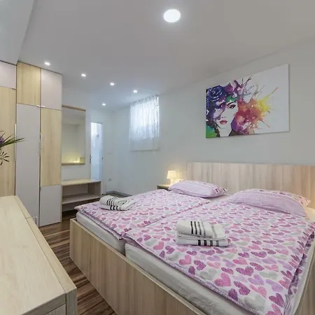 Apartman Eva *